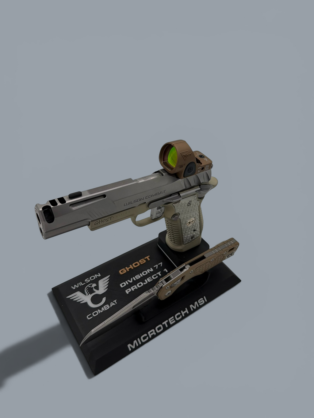 Pair your Pistol and Knife Display Stand – Personalized with Your Logo, Name & Custom Colors