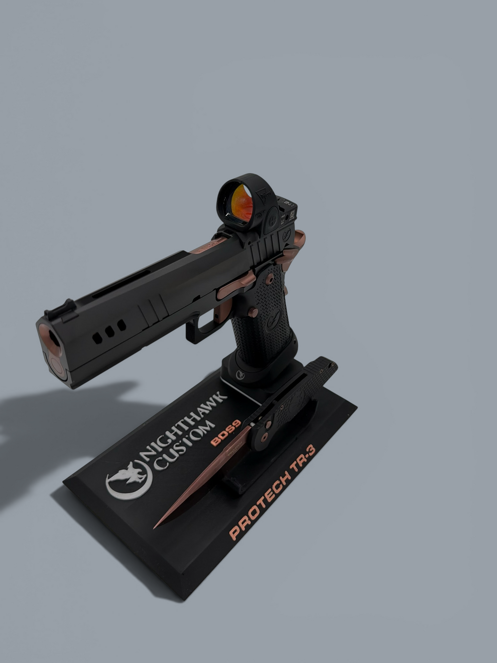 Pair your Pistol and Knife Display Stand – Personalized with Your Logo, Name & Custom Colors