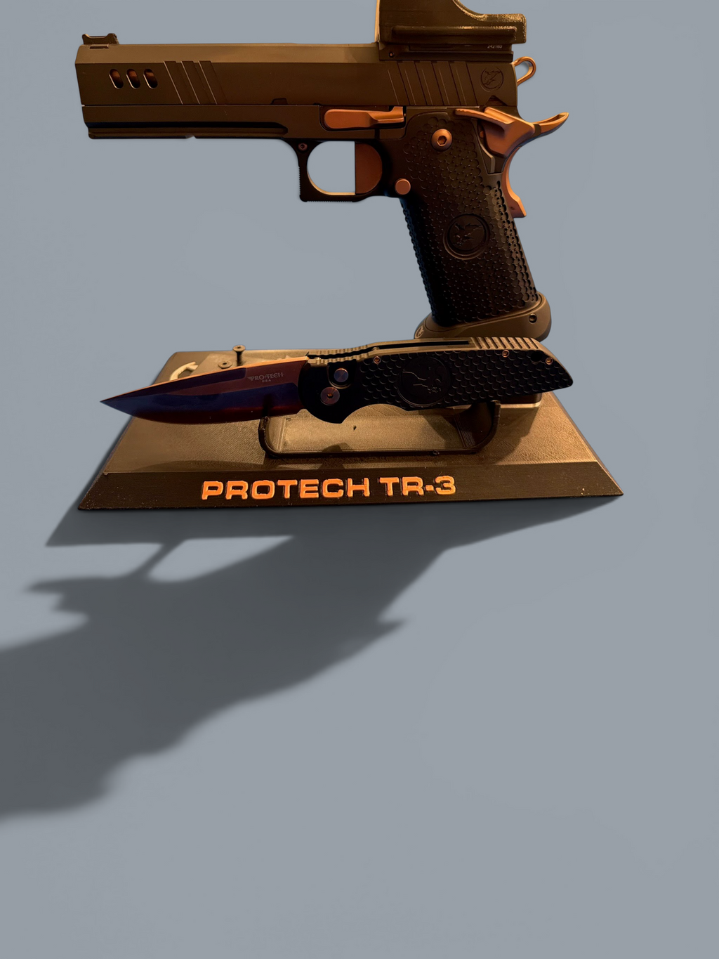Pair your Pistol and Knife Display Stand – Personalized with Your Logo, Name & Custom Colors