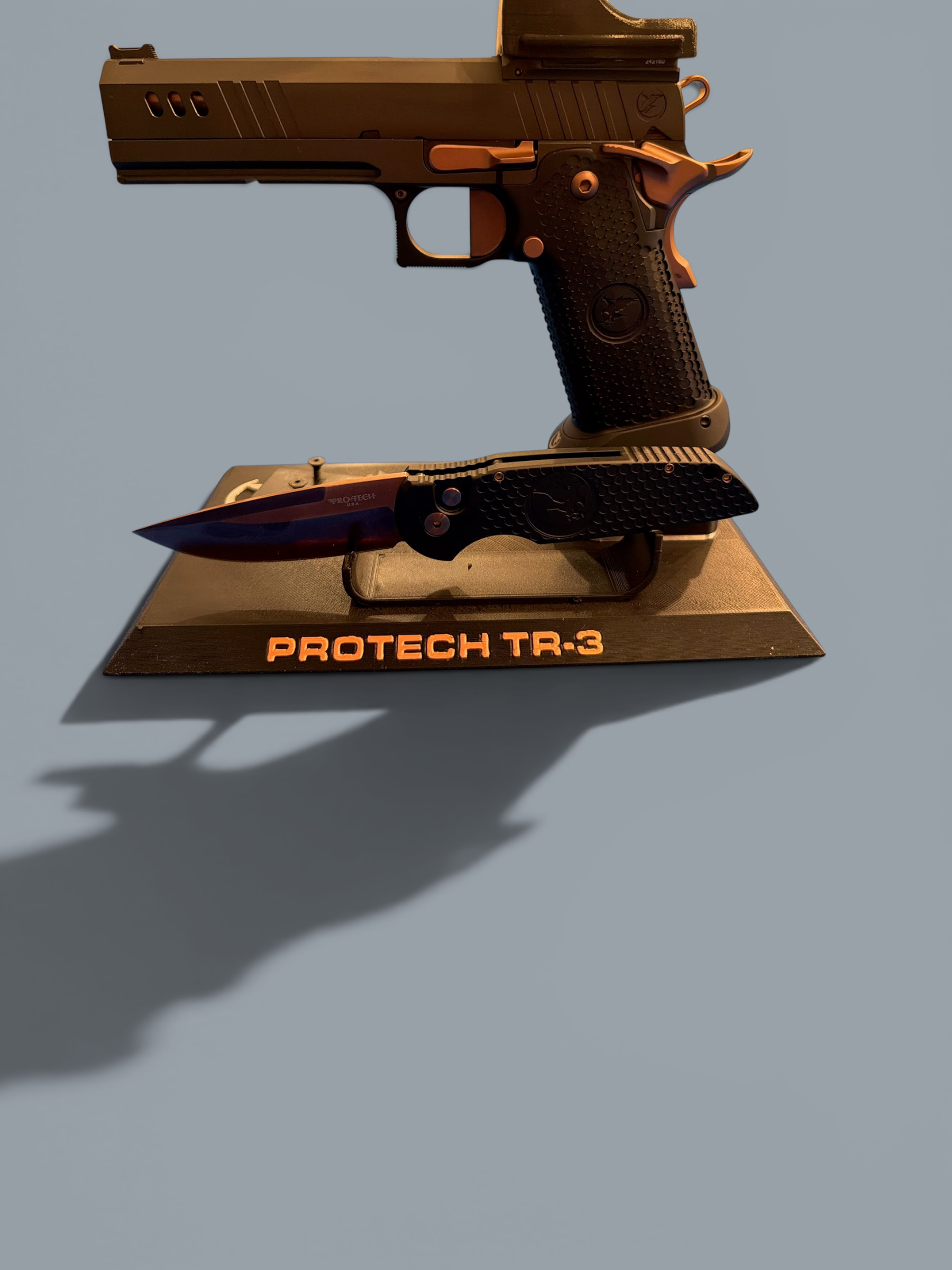 Pair your Pistol and Knife Display Stand – Personalized with Your Logo, Name & Custom Colors