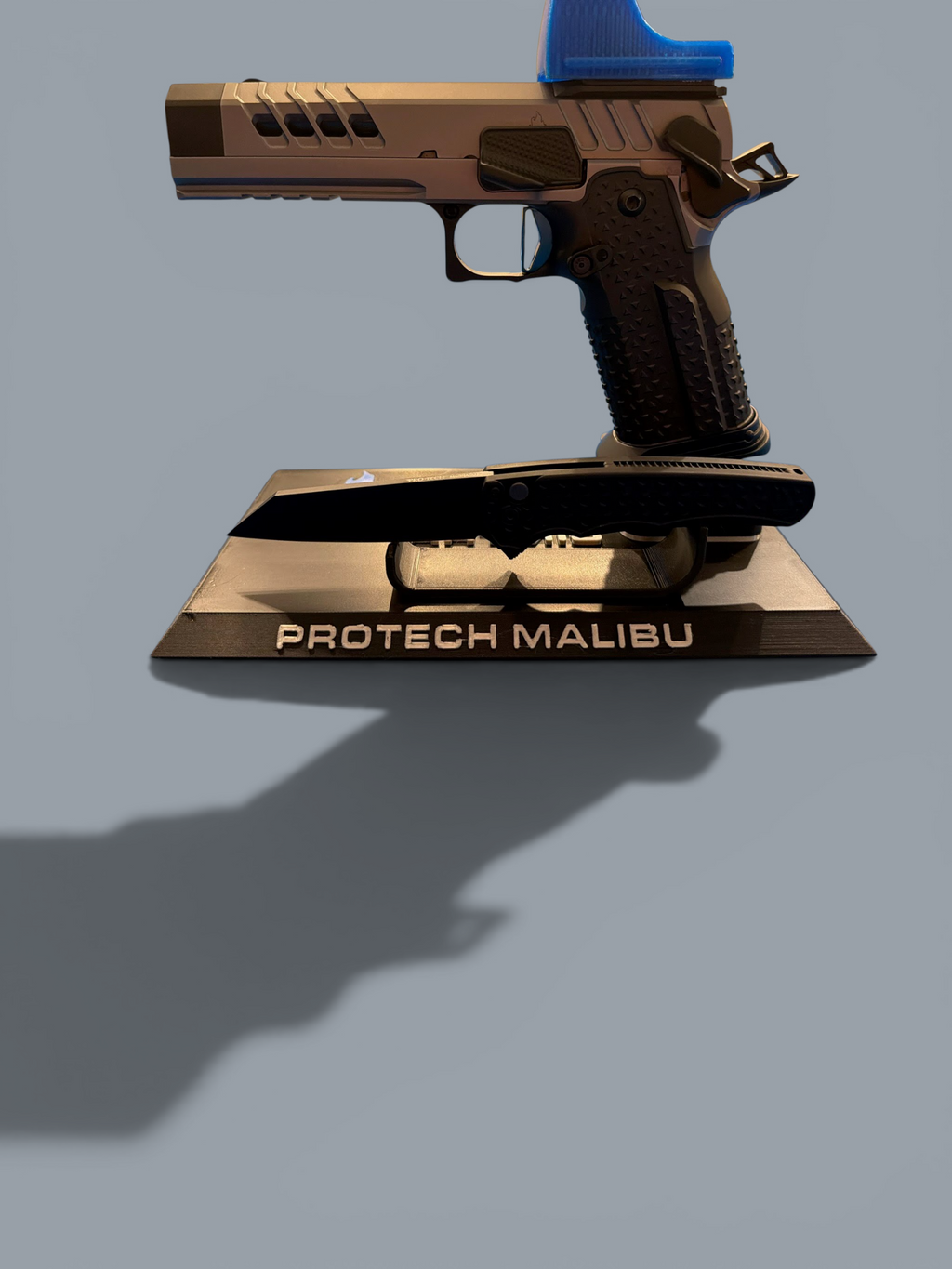 Pair your Pistol and Knife Display Stand – Personalized with Your Logo, Name & Custom Colors