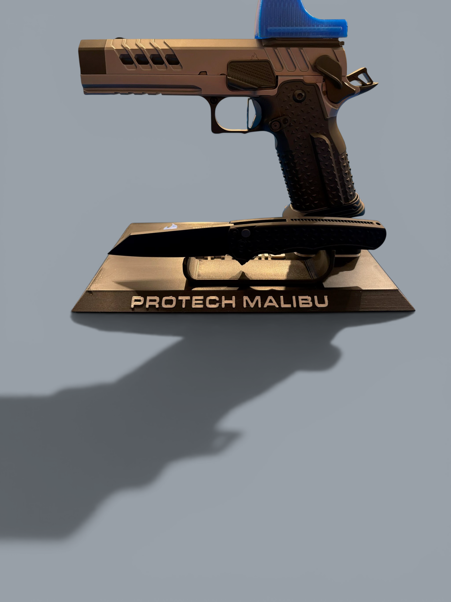 Pair your Pistol and Knife Display Stand – Personalized with Your Logo, Name & Custom Colors